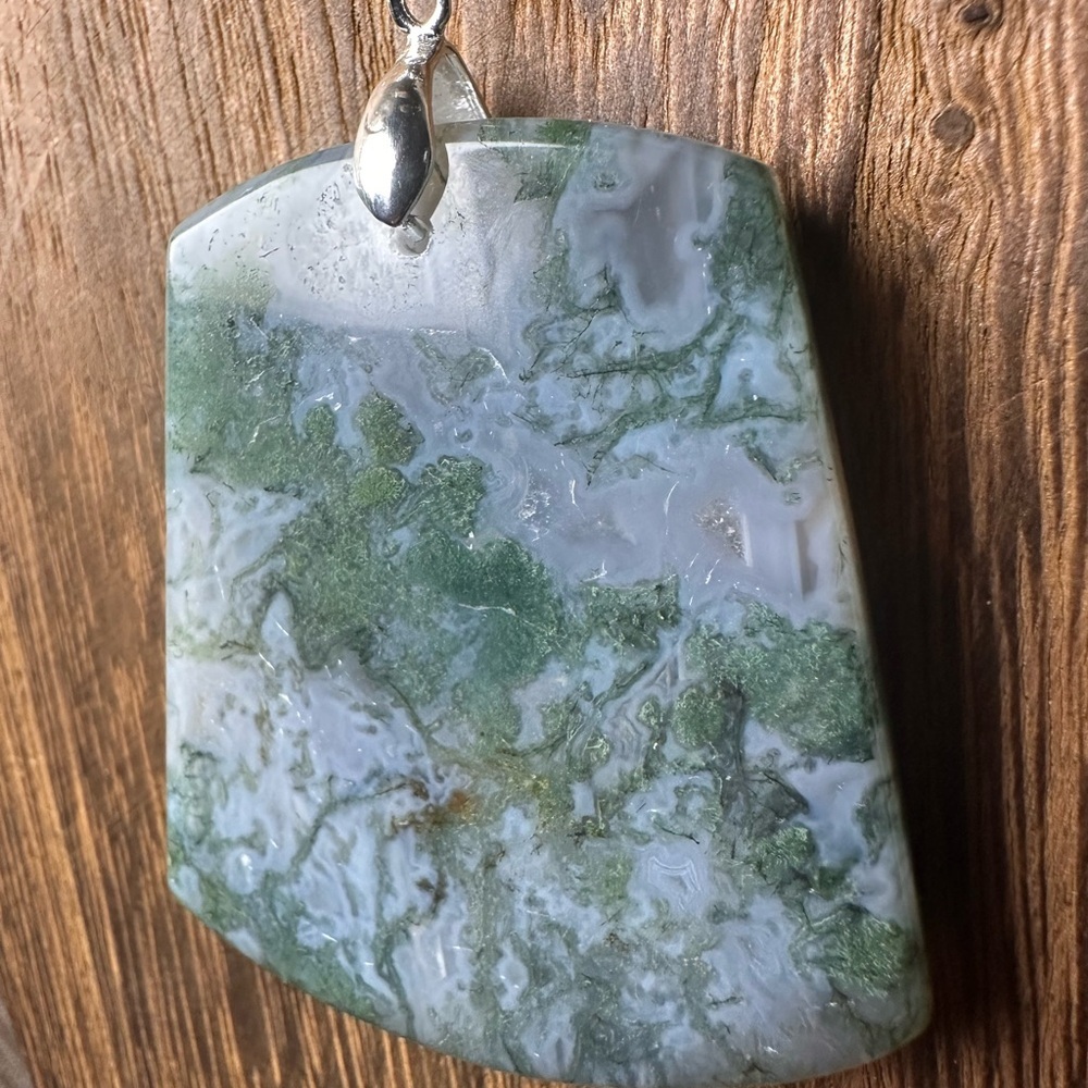Green Moss Agate Pendant Necklace on Rolo Chain - Picture 12 of 16